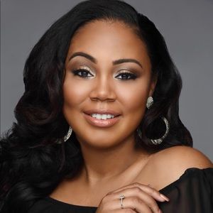 Meet your Posher, Elissa